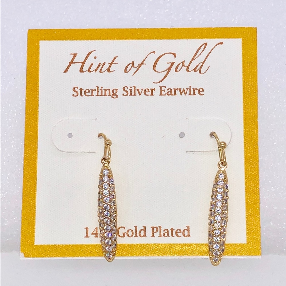 Sterling silver Earwire.